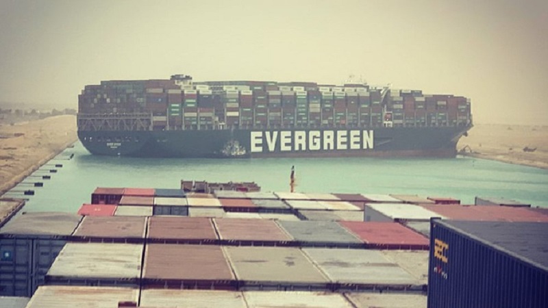 Mắc cạn trên kênh đào Suez, tàu container khổng lồ chặn đứng dòng hàng hóa gần 10 tỷ USD/ngày 1 Mắc cạn trên kênh đào Suez, tàu container khổng lồ chặn đứng dòng hàng hóa gần 10 tỷ USD/ngày 1