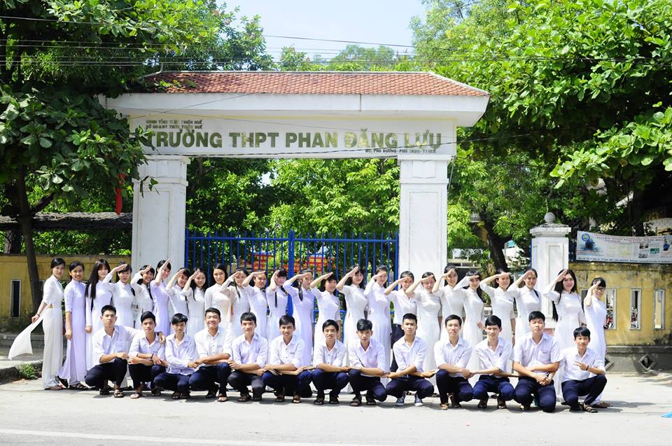 Nổ bình gas mini khi tổ chức nấu ăn dịp 26/3 trong trường, 4 nữ sinh bị bỏng 1 Nổ bình gas mini khi tổ chức nấu ăn dịp 26/3 trong trường, 4 nữ sinh bị bỏng 1