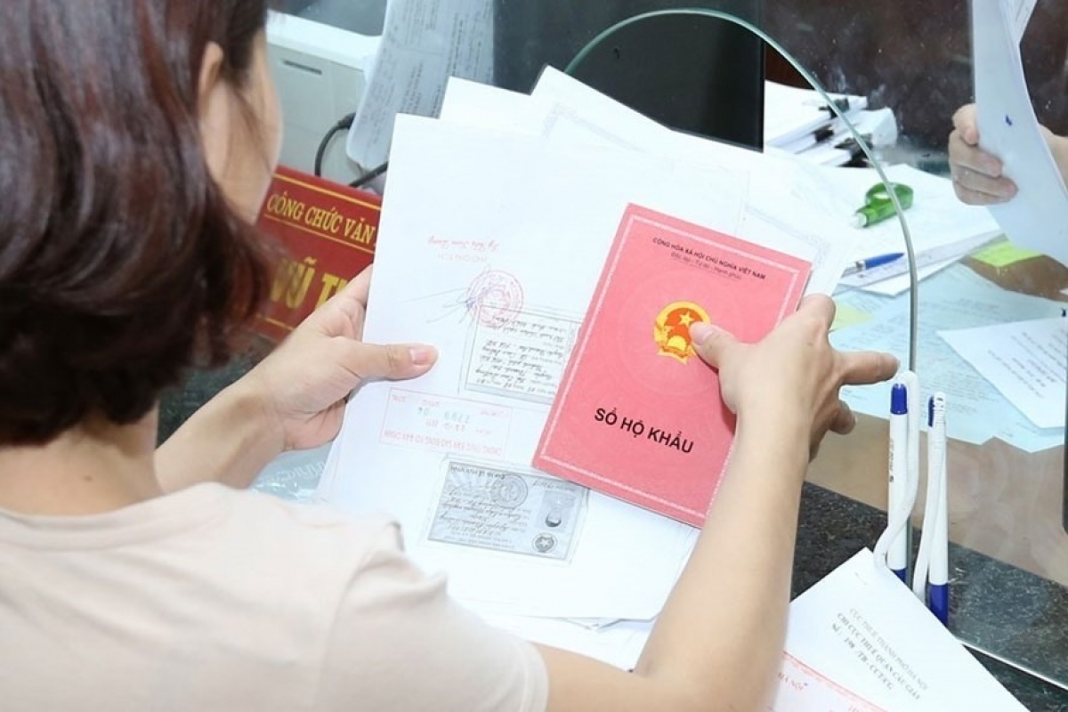 Những trường hợp nào sẽ thu hồi sổ hộ khẩu giấy từ ngày 1/7? 1 Những trường hợp nào sẽ thu hồi sổ hộ khẩu giấy từ ngày 1/7? 1