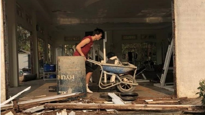 Sự thật hình ảnh 'Pirlo Việt Nam' hết thời phải đi làm thợ xây khiến CĐM dậy sóng? 1 Sự thật hình ảnh 'Pirlo Việt Nam' hết thời phải đi làm thợ xây khiến CĐM dậy sóng? 1