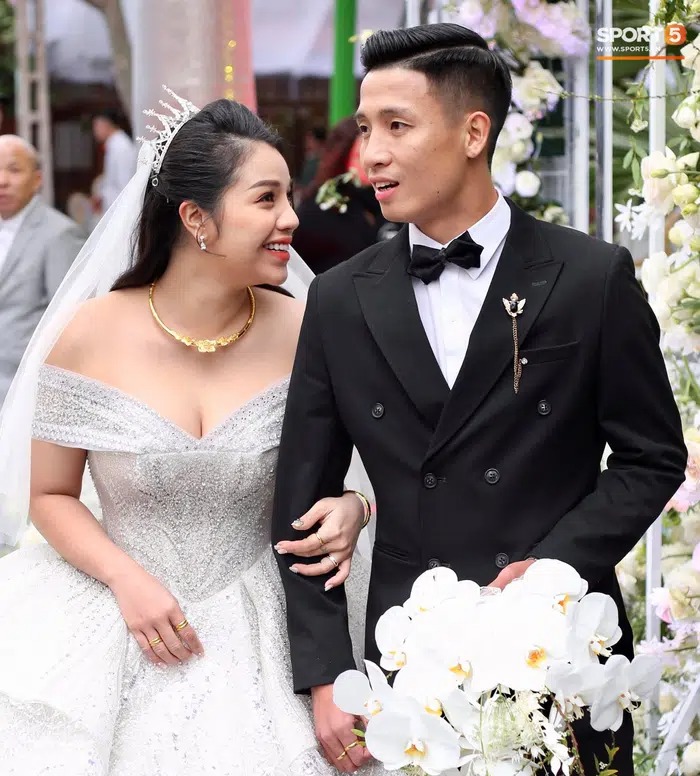 Trung vệ Bùi Tiến Dũng khoe số tài khoản ngân hàng siêu VIP khiến ai cũng ngưỡng mộ 3 Trung vệ Bùi Tiến Dũng khoe số tài khoản ngân hàng siêu VIP khiến ai cũng ngưỡng mộ 3