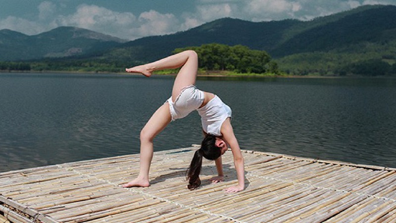 Hot girl Hải Phòng biểu diễn yoga trên nền nhạc 'Bánh trôi nước' của Hoàng Thuỳ Linh 5 Hot girl Hải Phòng biểu diễn yoga trên nền nhạc 'Bánh trôi nước' của Hoàng Thuỳ Linh 5