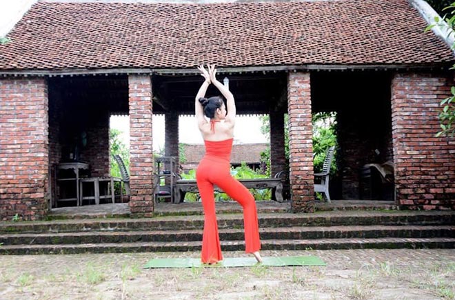 Hot girl Hải Phòng biểu diễn yoga trên nền nhạc 'Bánh trôi nước' của Hoàng Thuỳ Linh 1 Hot girl Hải Phòng biểu diễn yoga trên nền nhạc 'Bánh trôi nước' của Hoàng Thuỳ Linh 1