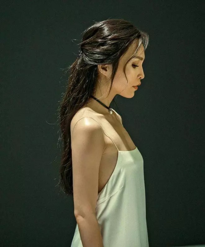 Hiền Thục lại khiến khán giả lo lắng trước loạt ảnh lộ vóc dáng cò hương 6 Hiền Thục lại khiến khán giả lo lắng trước loạt ảnh lộ vóc dáng cò hương 6