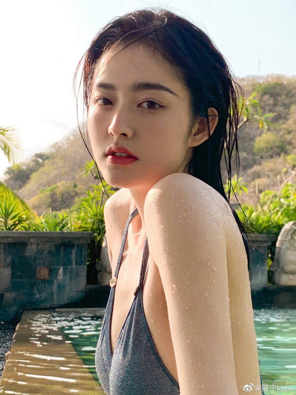 'Nữ thần tắm suối' lại gây thương nhớ khi tung bộ ảnh ướt át khoe vẻ đẹp mang nét liêu trai 4 'Nữ thần tắm suối' lại gây thương nhớ khi tung bộ ảnh ướt át khoe vẻ đẹp mang nét liêu trai 4