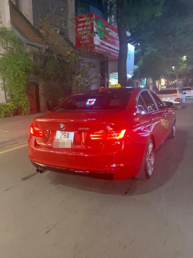 Sự thực về chiếc BMW tiền tỉ gắn 'mào' taxi chạy trên phố Hà Nội khiến người đi đường 'lác mắt' 1