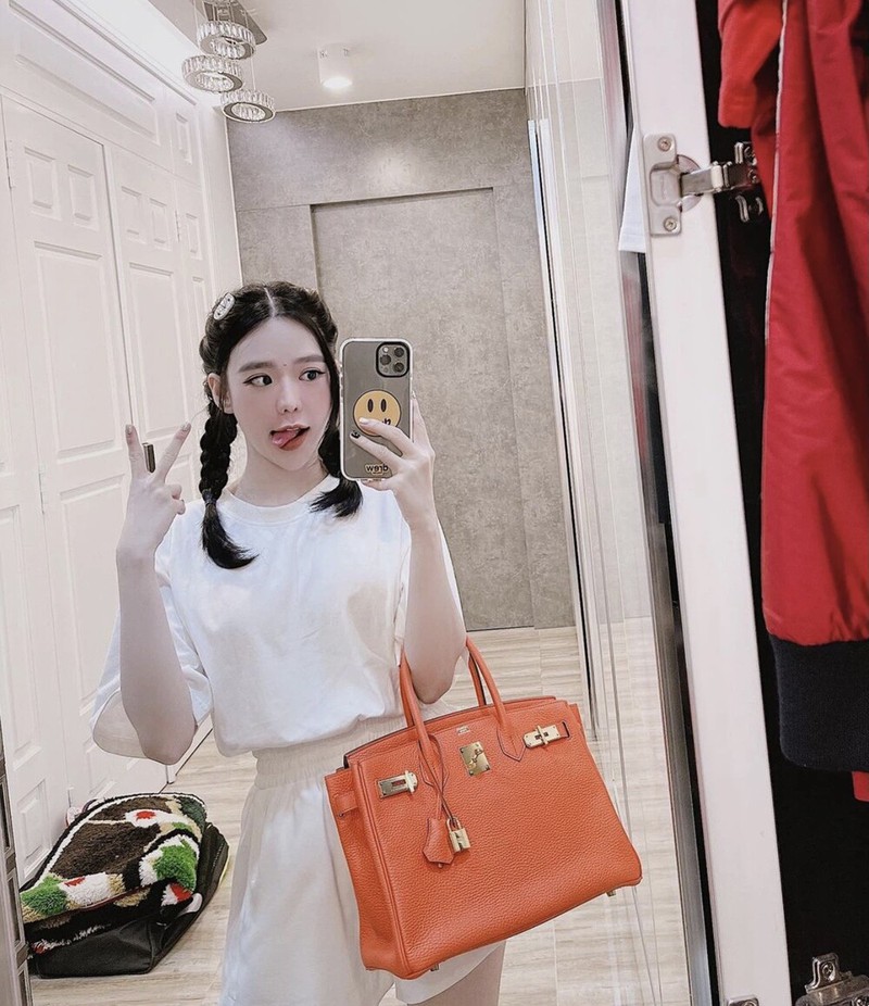 Fabo Nguyễn - thiếu gia nhà 'ông trùm' điện tử khoe đồng hồ nạm kim cương duy nhất tại Việt Nam 7 Fabo Nguyễn - thiếu gia nhà 'ông trùm' điện tử khoe đồng hồ nạm kim cương duy nhất tại Việt Nam 7