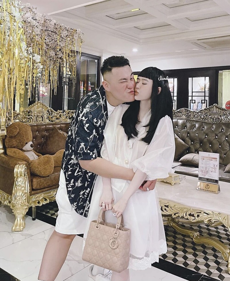 Fabo Nguyễn - thiếu gia nhà 'ông trùm' điện tử khoe đồng hồ nạm kim cương duy nhất tại Việt Nam 6 Fabo Nguyễn - thiếu gia nhà 'ông trùm' điện tử khoe đồng hồ nạm kim cương duy nhất tại Việt Nam 6