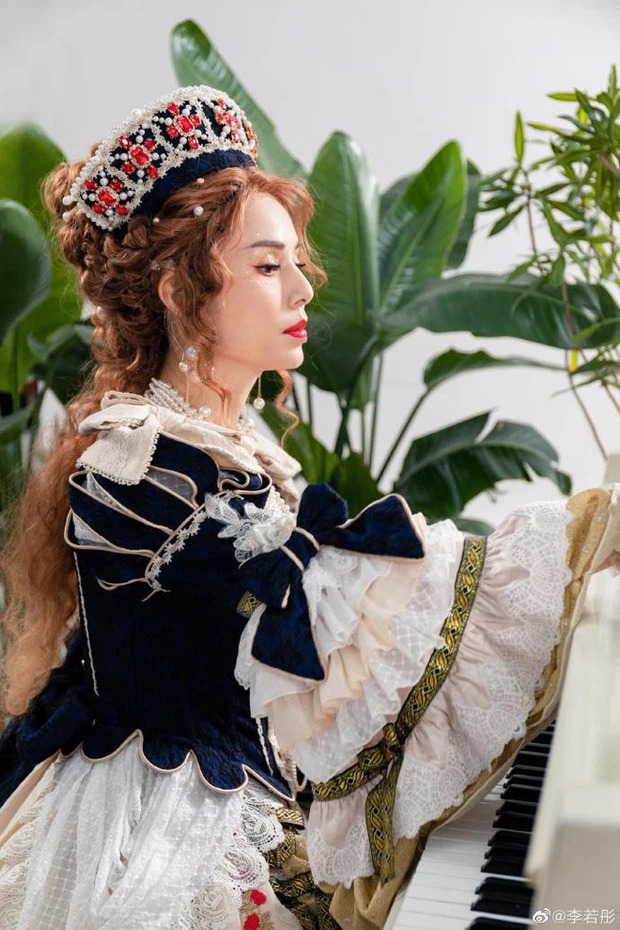 'Tiểu Long Nữ' U60 lại khiến các cháu 2k 'chào thua' khi diện đồ Lolita, khoe thần thái đỉnh cao 3 'Tiểu Long Nữ' U60 lại khiến các cháu 2k 'chào thua' khi diện đồ Lolita, khoe thần thái đỉnh cao 3