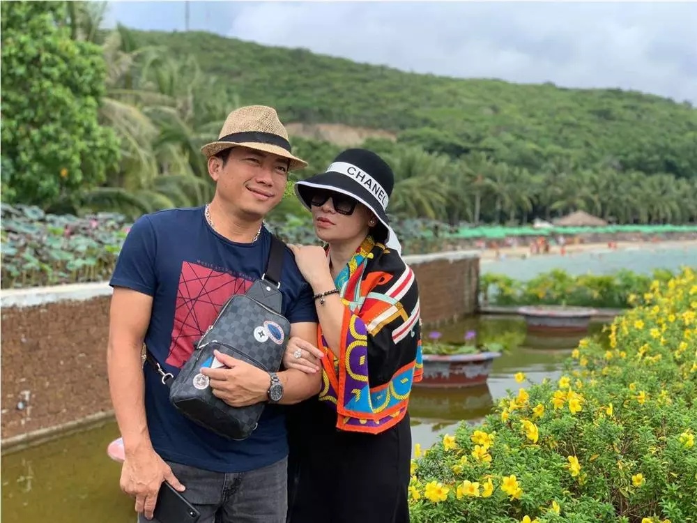 Nữ đại gia từng tặng Kinh Quốc xe hơi 6 tỷ đồng vừa 'ngã ngựa' giàu có cỡ nào? 5 Nữ đại gia từng tặng Kinh Quốc xe hơi 6 tỷ đồng vừa 'ngã ngựa' giàu có cỡ nào? 5