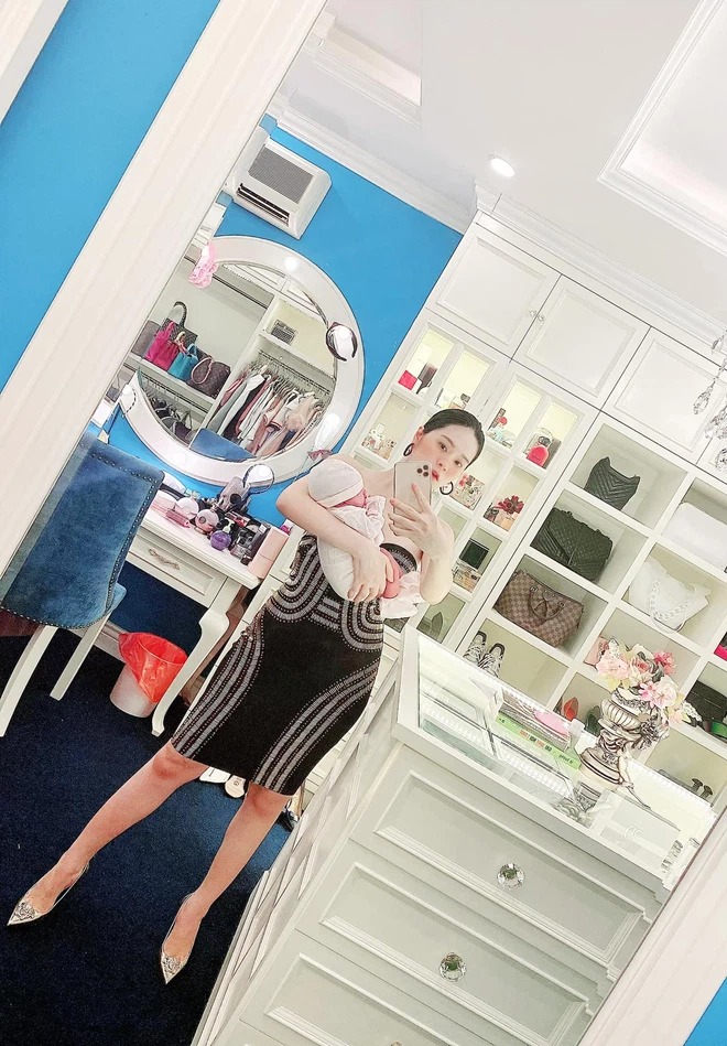 'Nữ ca sĩ trăm cây vàng' khoe cây đu đủ mọc trái ngang ngược trong vườn, dân tình nhìn biết ngay nhà có lộc cỡ nào 7 'Nữ ca sĩ trăm cây vàng' khoe cây đu đủ mọc trái ngang ngược trong vườn, dân tình nhìn biết ngay nhà có lộc cỡ nào 7