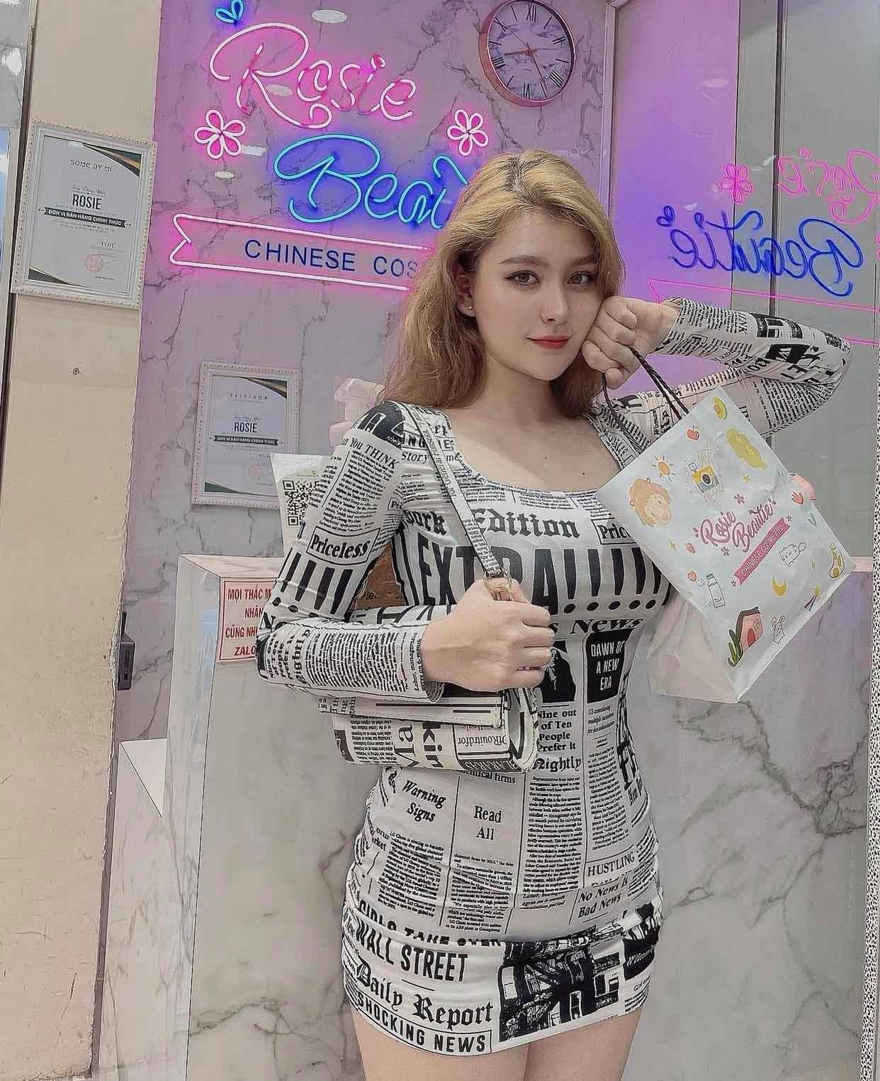 Hot girl mũm mĩm Sunna được ví như 'thần Vệ Nữ' nhưng vẫn mặc đẹp váy bodycon 3 Hot girl mũm mĩm Sunna được ví như 'thần Vệ Nữ' nhưng vẫn mặc đẹp váy bodycon 3