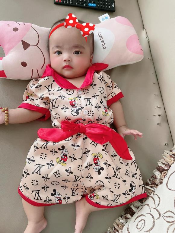 Mạc Văn Khoa bị cà khịa tìm 'thần y' Võ Hoàng Yên, bà xã lập tức bốp chát cực gắt 4 Mạc Văn Khoa bị cà khịa tìm 'thần y' Võ Hoàng Yên, bà xã lập tức bốp chát cực gắt 4
