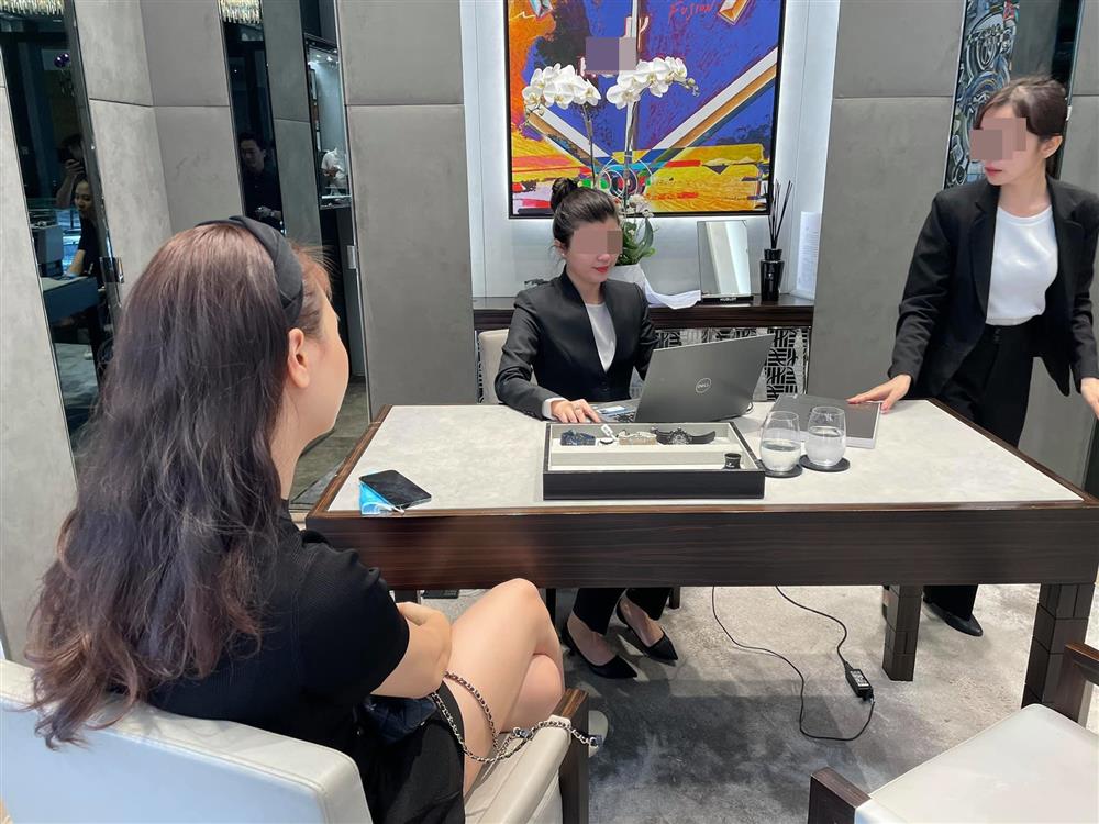 Tặng Cường Đô La cả lố đồng hồ hiệu, Đàm Thu Trang xứng danh bà vợ chịu chi nhất Vbiz 2 Tặng Cường Đô La cả lố đồng hồ hiệu, Đàm Thu Trang xứng danh bà vợ chịu chi nhất Vbiz 2
