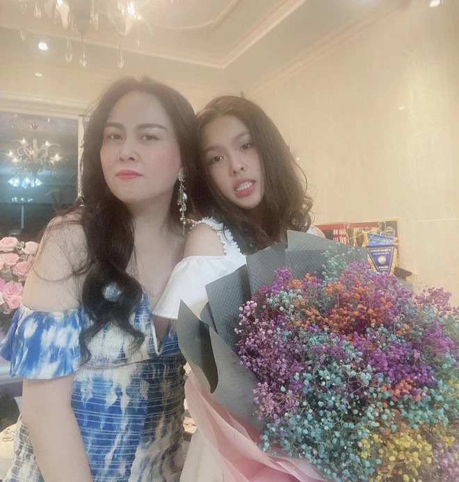 Ái nữ nhà Phượng Chanel khoe vẻ đẹp tuổi 18 khiến các mỹ nhân Vbiz cũng phải e dè 4 Ái nữ nhà Phượng Chanel khoe vẻ đẹp tuổi 18 khiến các mỹ nhân Vbiz cũng phải e dè 4