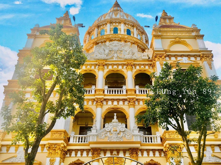 Tòa lâu đài 'dát vàng' bề thế của đại gia Hưng Yên khiến ai cũng phải trầm trồ 2 Tòa lâu đài 'dát vàng' bề thế của đại gia Hưng Yên khiến ai cũng phải trầm trồ 2