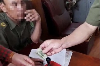 Vụ người dân phải nộp 100.000 đồng khi làm CCCD ở Hải Phòng: Thêm 3 cán bộ công an huyện bị đình chỉ 3 Vụ người dân phải nộp 100.000 đồng khi làm CCCD ở Hải Phòng: Thêm 3 cán bộ công an huyện bị đình chỉ 3