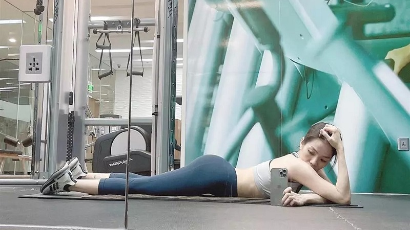 Lệ Quyên và những màn pose dáng trong phòng gym khiến dân tình nhìn cũng thấy 'đỏ mặt' 2 Lệ Quyên và những màn pose dáng trong phòng gym khiến dân tình nhìn cũng thấy 'đỏ mặt' 2