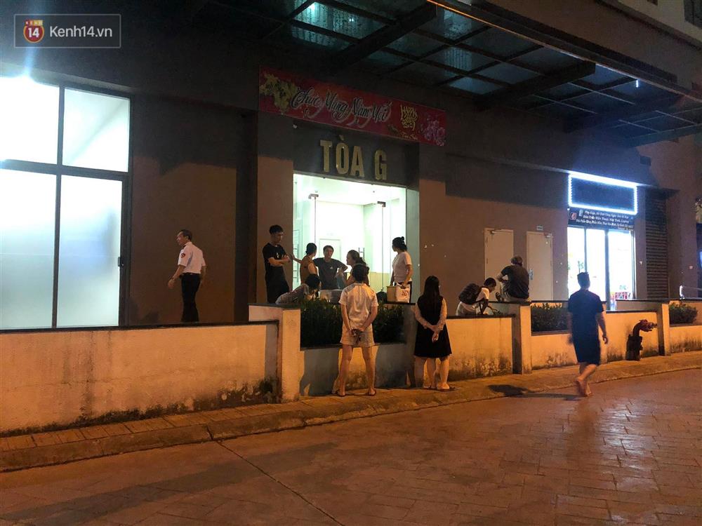 Bé gái 4 tuổi rơi từ phòng ngủ tầng 24 chung cư ở Hà Nội: Người mẹ gọi con trong vô vọng 3 Bé gái 4 tuổi rơi từ phòng ngủ tầng 24 chung cư ở Hà Nội: Người mẹ gọi con trong vô vọng 3