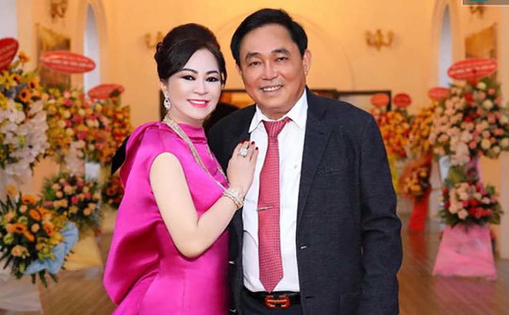 NSƯT Hoài Linh vừa tái xuất đã gây sốt sau drama với vợ đại gia Dũng 'lò vôi' 3 NSƯT Hoài Linh vừa tái xuất đã gây sốt sau drama với vợ đại gia Dũng 'lò vôi' 3