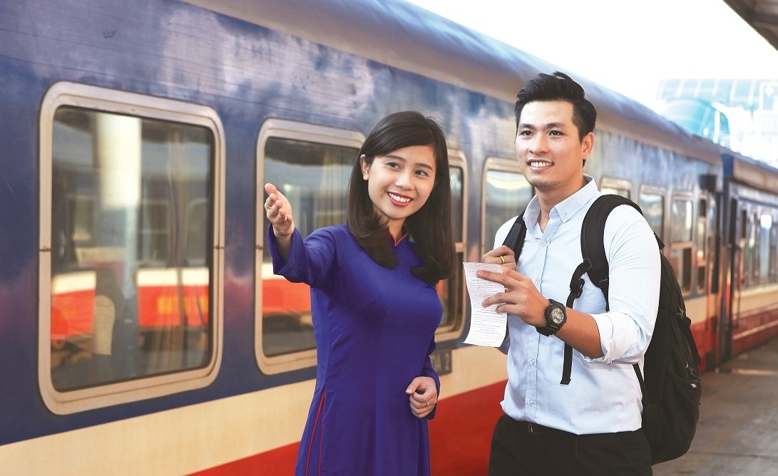 Thí sinh và người thân được giảm giá vé tàu khi đi thi, nhập học 2 Thí sinh và người thân được giảm giá vé tàu khi đi thi, nhập học 2