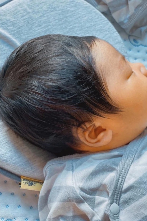 Không còn giấu giếm, Hoà Minzy lần đầu thoải mái chia sẻ thông tin về con trai 2 Không còn giấu giếm, Hoà Minzy lần đầu thoải mái chia sẻ thông tin về con trai 2