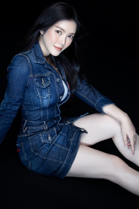 Lý Nhã Kỳ khoe nhan sắc trong veo như ngọc nữ Hàn sau 'đại chiến' của Nathan Lee và Ngọc Trinh 2 Lý Nhã Kỳ khoe nhan sắc trong veo như ngọc nữ Hàn sau 'đại chiến' của Nathan Lee và Ngọc Trinh 2