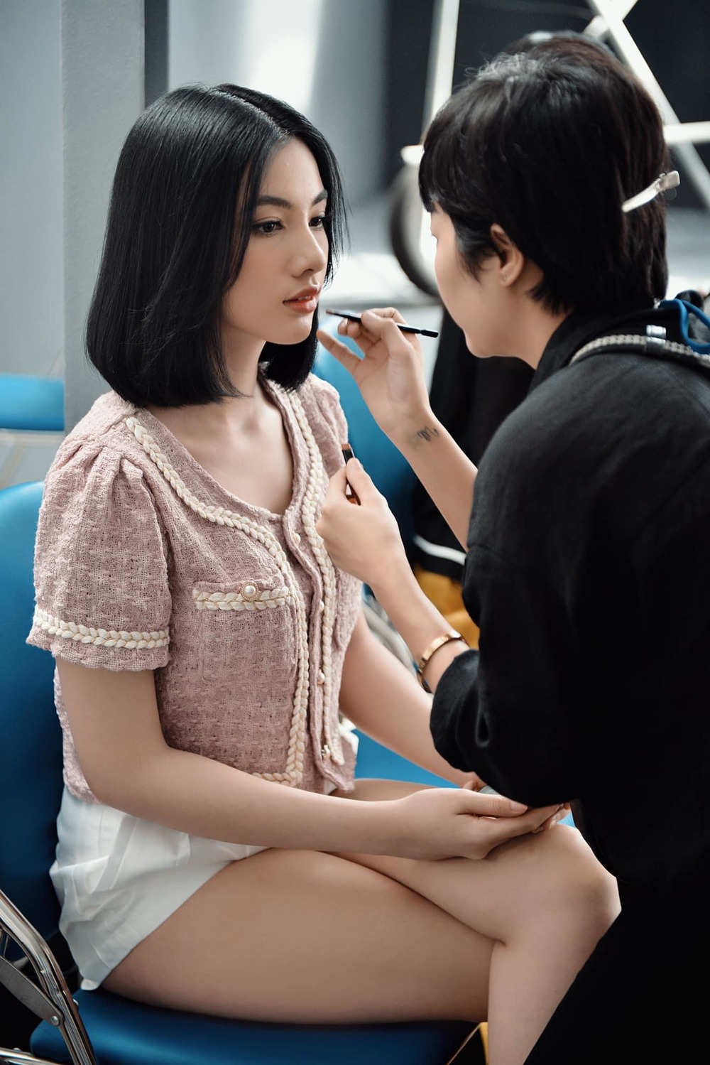 Sao Việt 20/8: Ngọc Trinh 'mặt tròn như đĩa'; Tình tin đồn của chồng cũ Lệ Quyên bị nghi ngờ về giới tính 3 Sao Việt 20/8: Ngọc Trinh 'mặt tròn như đĩa'; Tình tin đồn của chồng cũ Lệ Quyên bị nghi ngờ về giới tính 3