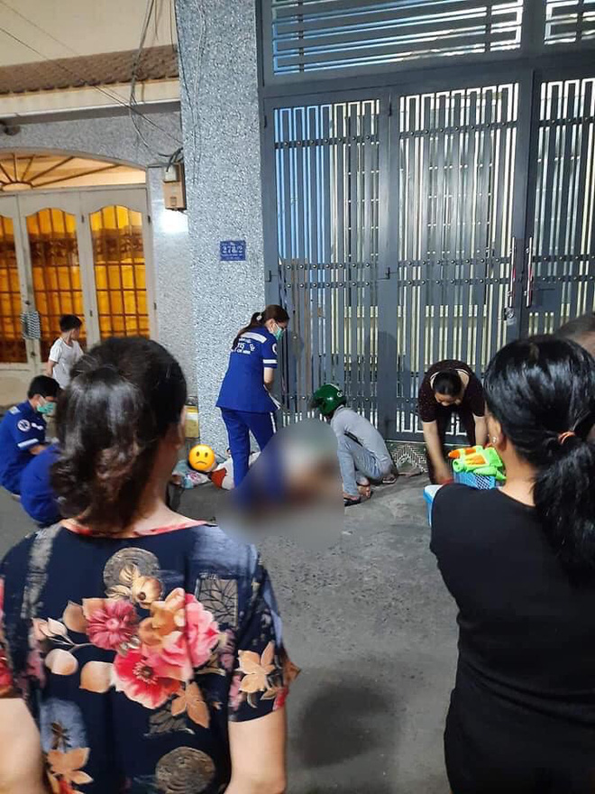 Không kịp đến BV, thai phụ chuyển dạ sinh con ngay trước cửa nhà dân 1 Không kịp đến BV, thai phụ chuyển dạ sinh con ngay trước cửa nhà dân 1