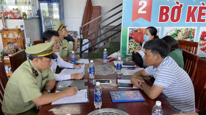 Vụ ốc hương 1,8 triệu đồng/kg: Chủ nhà hàng ở Nha Trang bị xử phạt hơn 10 triệu đồng 6 Vụ ốc hương 1,8 triệu đồng/kg: Chủ nhà hàng ở Nha Trang bị xử phạt hơn 10 triệu đồng 6