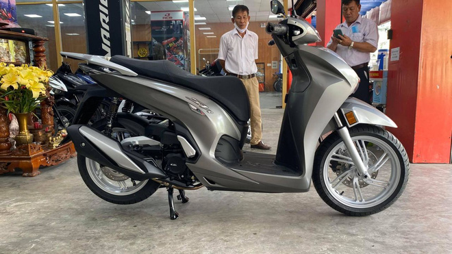 Honda SH 350i đầu tiên về Việt Nam, giá bán ngang ngửa KIA Morning AT Deluxe 1 Honda SH 350i đầu tiên về Việt Nam, giá bán ngang ngửa KIA Morning AT Deluxe 1