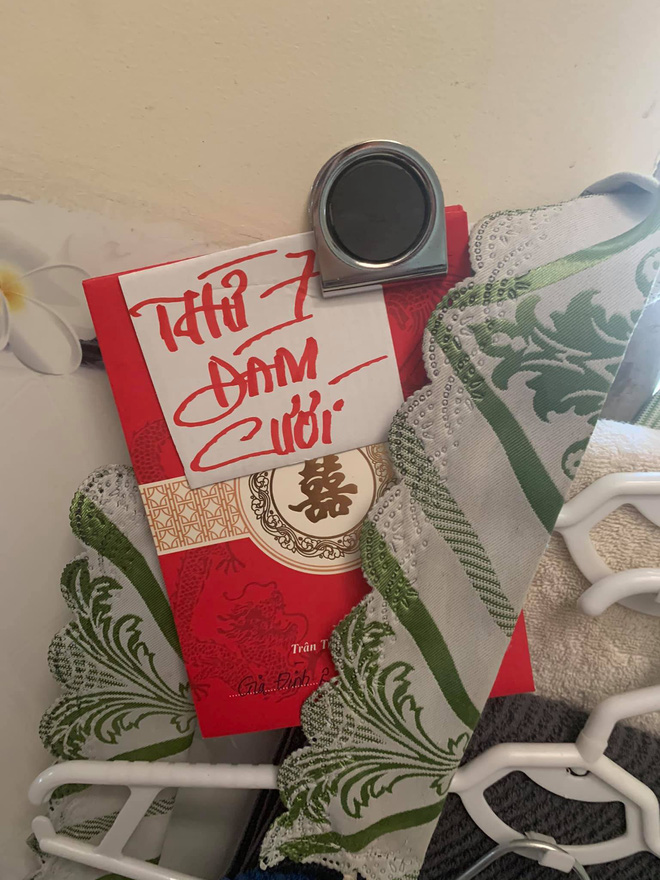Cẩn thận không thừa, cả bà và mẹ của cô gái này đã có hành động thật ấm áp 2 Cẩn thận không thừa, cả bà và mẹ của cô gái này đã có hành động thật ấm áp 2