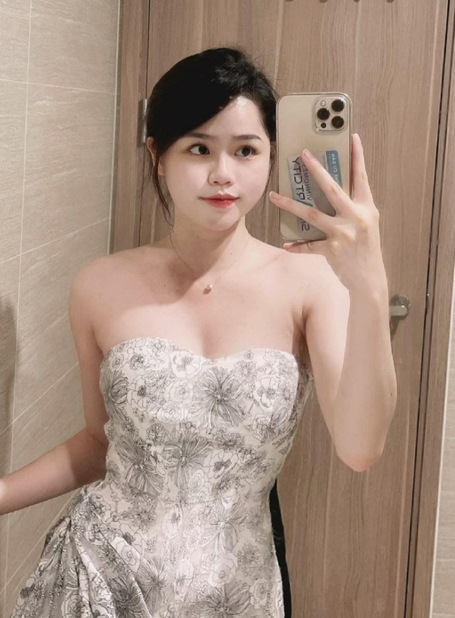 Khoe clip uốn éo 15s, bồ cũ Quang Hải khiến netizen xuýt xoa 'xin vía' để có dáng đẹp 1 Khoe clip uốn éo 15s, bồ cũ Quang Hải khiến netizen xuýt xoa 'xin vía' để có dáng đẹp 1