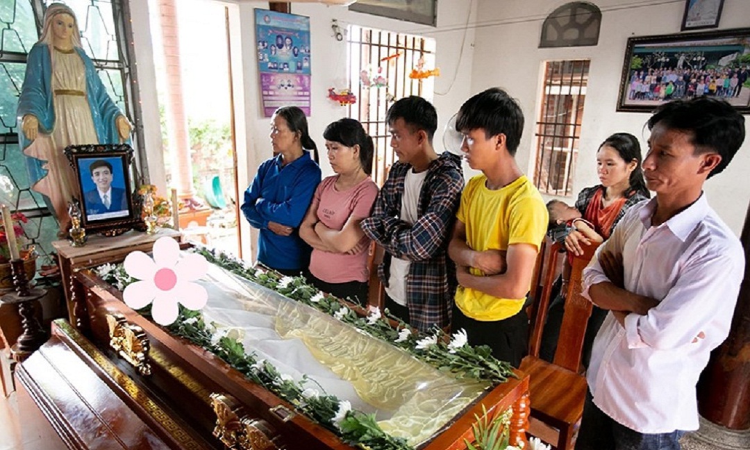 Nam sinh quên mình cứu bạn khi tắm biển được truy tặng bằng khen 1 Nam sinh quên mình cứu bạn khi tắm biển được truy tặng bằng khen 1