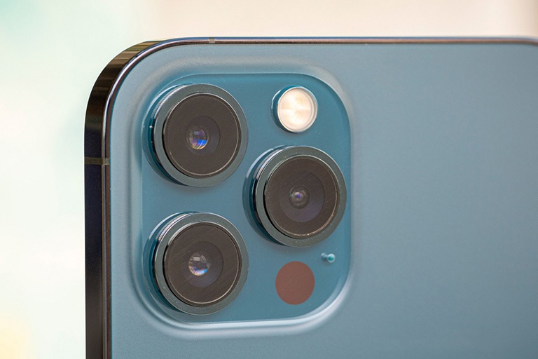 iPhone 13 Pro Max lộ diện với cụm camera sau lớn hơn đáng kể so với bản tiền nhiệm 2 iPhone 13 Pro Max lộ diện với cụm camera sau lớn hơn đáng kể so với bản tiền nhiệm 2