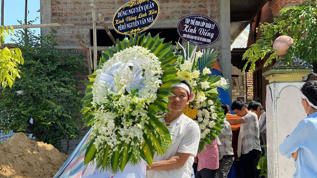 Chủ tịch nước truy tặng Huân chương dũng cảm cho nam sinh quên mình cứu bạn khi tắm biển 2 Chủ tịch nước truy tặng Huân chương dũng cảm cho nam sinh quên mình cứu bạn khi tắm biển 2