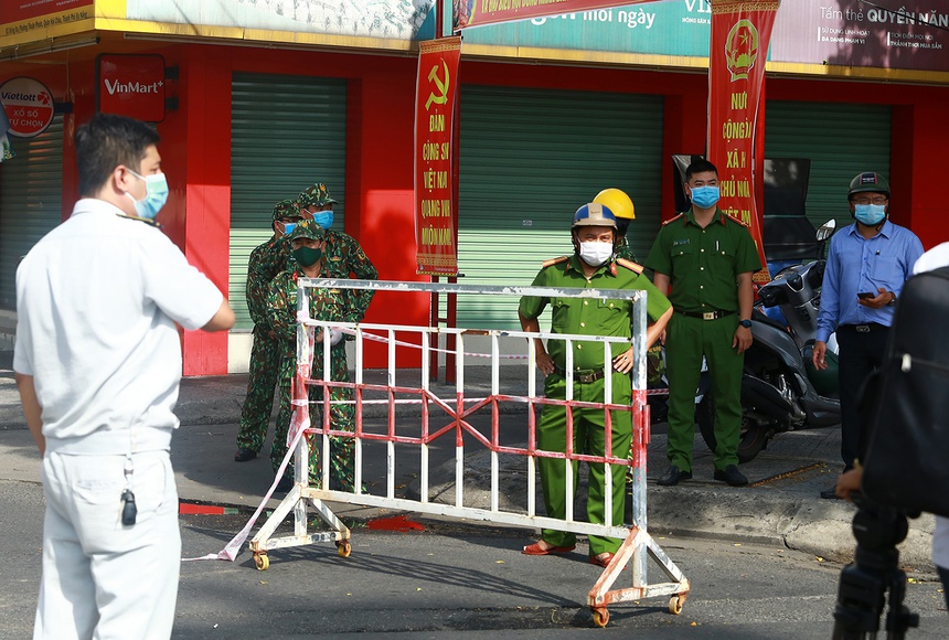 Đà Nẵng phong tỏa, phun khử khuẩn khu dân cư quanh vũ trường New Phương Đông 2 Đà Nẵng phong tỏa, phun khử khuẩn khu dân cư quanh vũ trường New Phương Đông 2