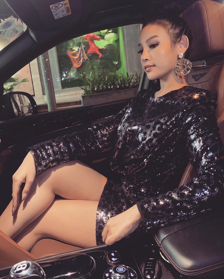 Hot girl ăn chơi nhất Sài Thành khoe quà tặng mẹ ngày Mother's Day khiến ai cũng trầm trồ 4 Hot girl ăn chơi nhất Sài Thành khoe quà tặng mẹ ngày Mother's Day khiến ai cũng trầm trồ 4