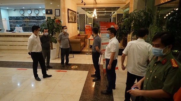 Người cách ly tố khách sạn thu 1,7 triệu/ngày: Công an quận Nam Từ Liêm lên tiếng 3 Người cách ly tố khách sạn thu 1,7 triệu/ngày: Công an quận Nam Từ Liêm lên tiếng 3