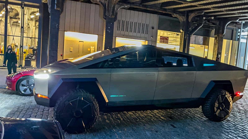 Xe bán tải 'đến từ tương lai' của tỷ phú Elon Musk's gây chú ý khi xuất hiện trên phố 1 Xe bán tải 'đến từ tương lai' của tỷ phú Elon Musk's gây chú ý khi xuất hiện trên phố 1