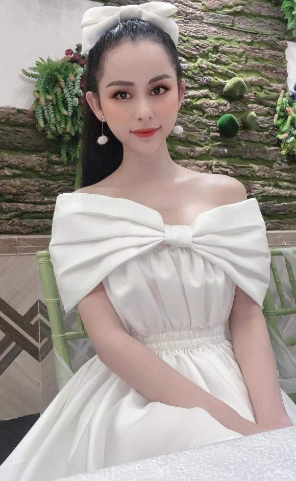 Bị cà khịa cặp với đại gia, Á hậu chuyển giới Tường Vi đáp trả: 'Chị cặp tới 2 người lận' 3 Bị cà khịa cặp với đại gia, Á hậu chuyển giới Tường Vi đáp trả: 'Chị cặp tới 2 người lận' 3