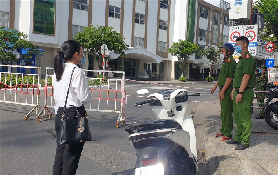 Đà Nẵng yêu cầu người dân hạn chế ra ngoài, không tụ tập quá 5 người 1 Đà Nẵng yêu cầu người dân hạn chế ra ngoài, không tụ tập quá 5 người 1
