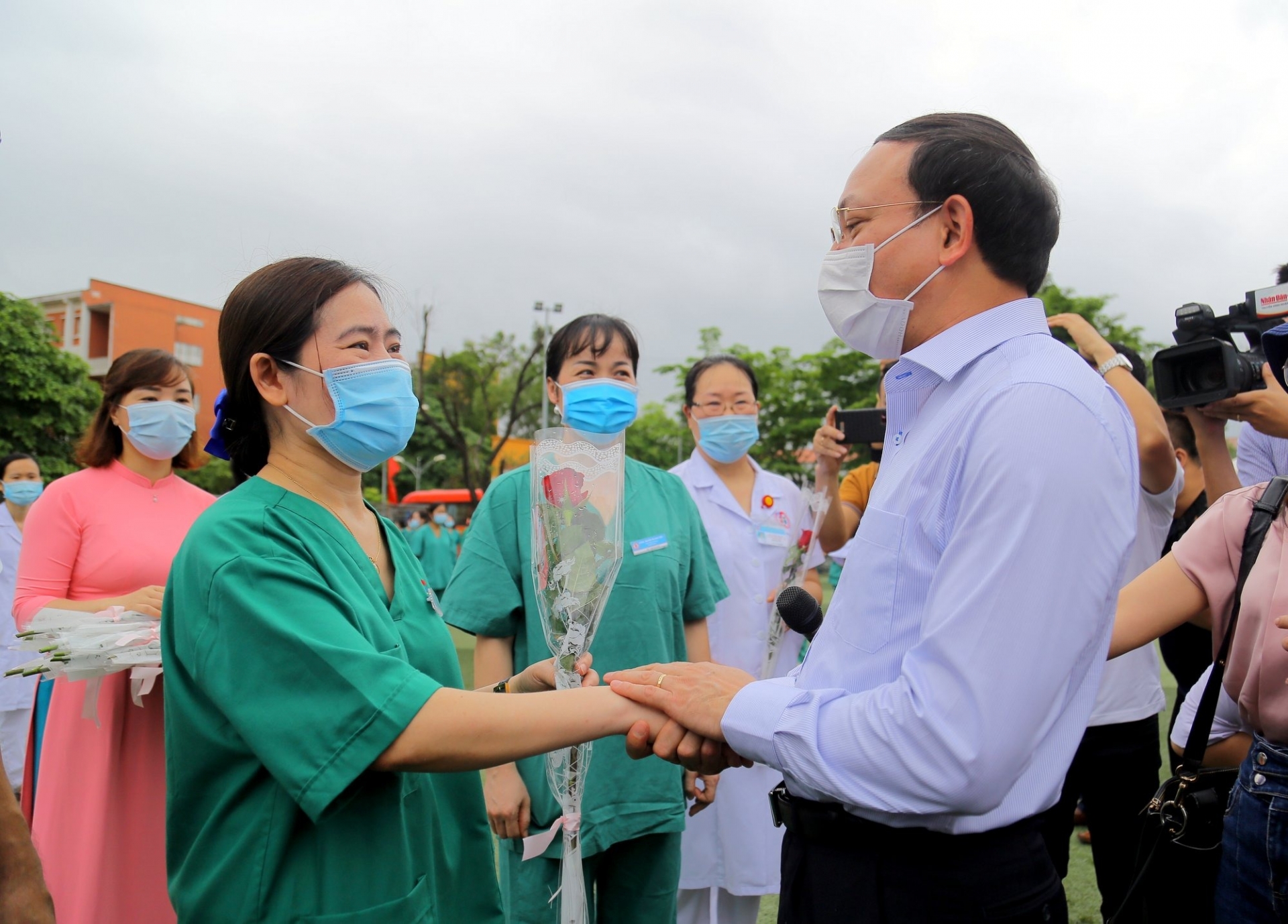 Bắc Giang ghi nhận 145 ca mắc Covid-19, Quảng Ninh có hành động thiết thực giúp tỉnh bạn chống dịch 4 Bắc Giang ghi nhận 145 ca mắc Covid-19, Quảng Ninh có hành động thiết thực giúp tỉnh bạn chống dịch 4