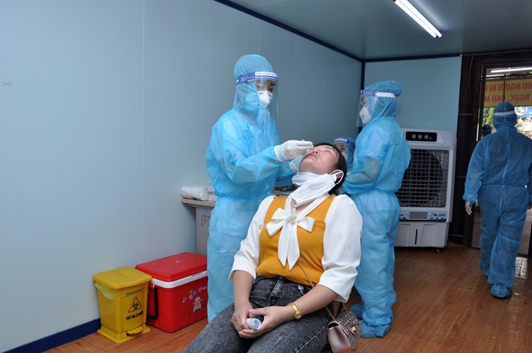 Vĩnh Phúc công bố giá xét nghiệm Covid-19, miễn phí tiêm vaccine cho người dân 1 Vĩnh Phúc công bố giá xét nghiệm Covid-19, miễn phí tiêm vaccine cho người dân 1
