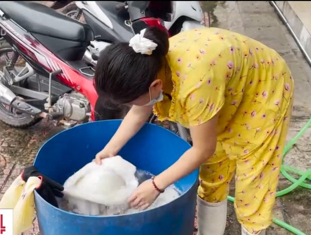 Chủ cơ sở tẩy trắng mực bằng hóa chất đổ lỗi cho nhân viên tự xin oxy già về tẩy 1 Chủ cơ sở tẩy trắng mực bằng hóa chất đổ lỗi cho nhân viên tự xin oxy già về tẩy 1