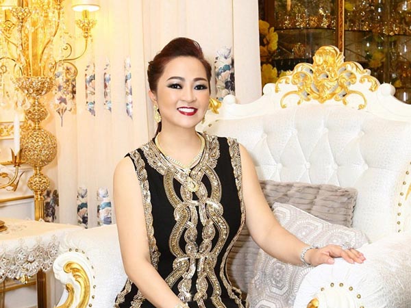 Khi người giàu nổi giận: Vợ đại gia Dũng lò vôi mắng Vy Oanh là 'cái loại không có nổi 1000 tỷ' 1 Khi người giàu nổi giận: Vợ đại gia Dũng lò vôi mắng Vy Oanh là 'cái loại không có nổi 1000 tỷ' 1