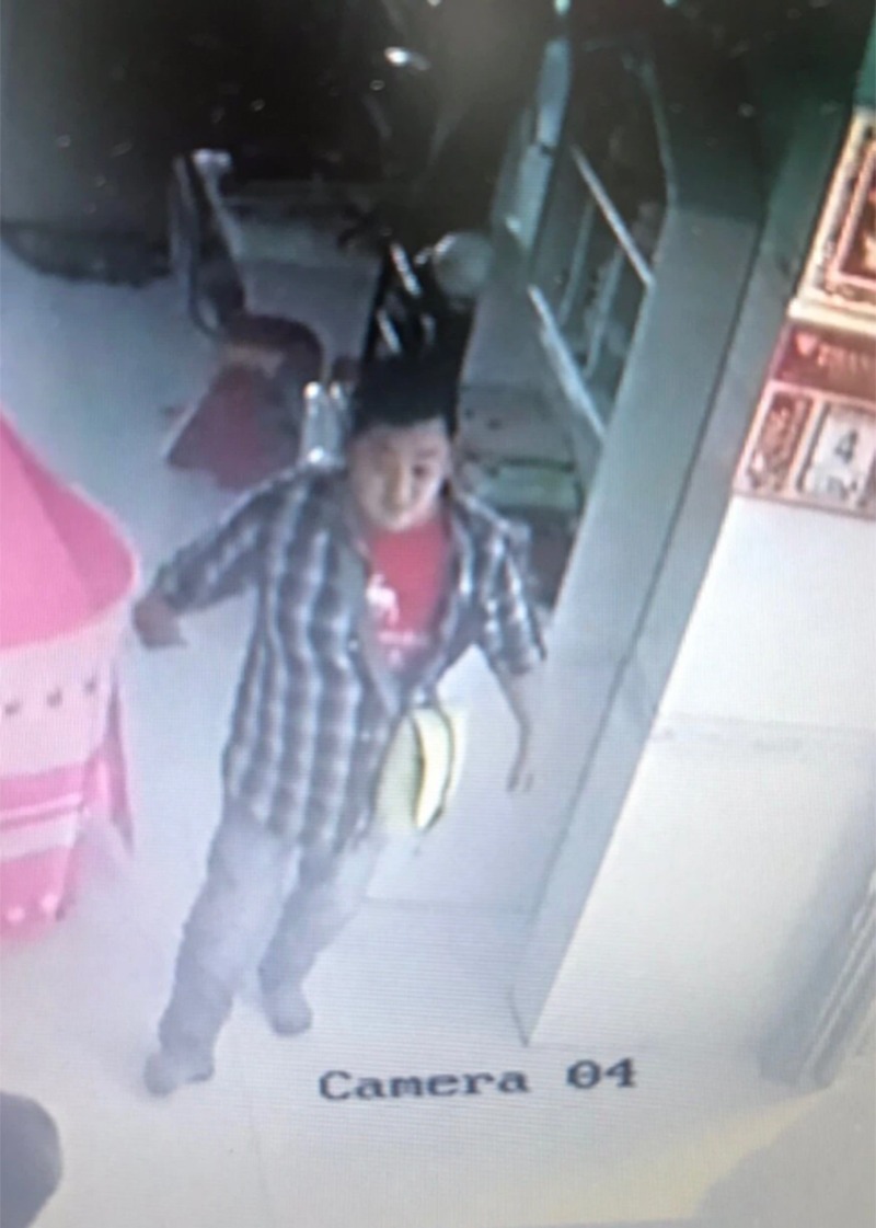 Nhờ 'soái ca' đi SH mới quen chở tới ngân hàng gửi tiền, cô gái mất nửa tỷ đồng 2 Nhờ 'soái ca' đi SH mới quen chở tới ngân hàng gửi tiền, cô gái mất nửa tỷ đồng 2
