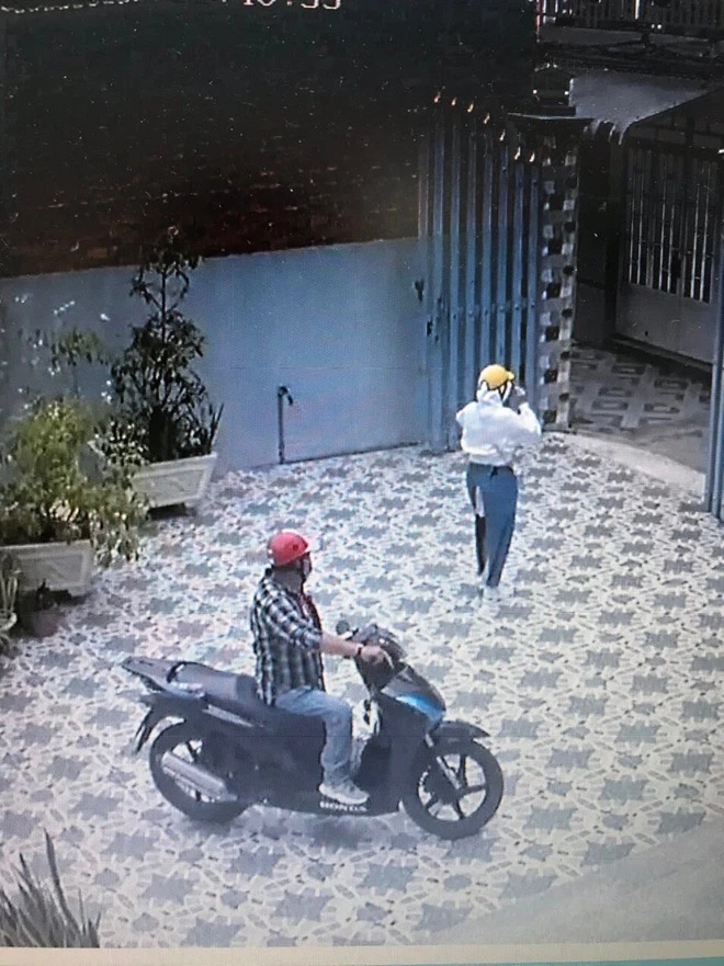 Nhờ 'soái ca' đi SH mới quen chở tới ngân hàng gửi tiền, cô gái mất nửa tỷ đồng 1 Nhờ 'soái ca' đi SH mới quen chở tới ngân hàng gửi tiền, cô gái mất nửa tỷ đồng 1