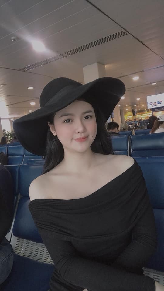 Con dâu bà Phương Hằng chứng tỏ đẳng cấp nhà giàu: Lái 'xế hộp' siêu sang, kim cương dát đầy tay 6 Con dâu bà Phương Hằng chứng tỏ đẳng cấp nhà giàu: Lái 'xế hộp' siêu sang, kim cương dát đầy tay 6