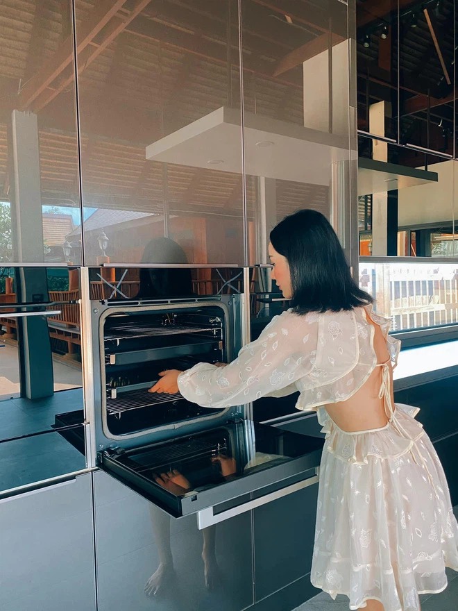 'Phạm Băng Băng phiên bản Việt' khoe chồng đại gia tặng phòng bếp bằng cả căn nhà chung cư 2 'Phạm Băng Băng phiên bản Việt' khoe chồng đại gia tặng phòng bếp bằng cả căn nhà chung cư 2